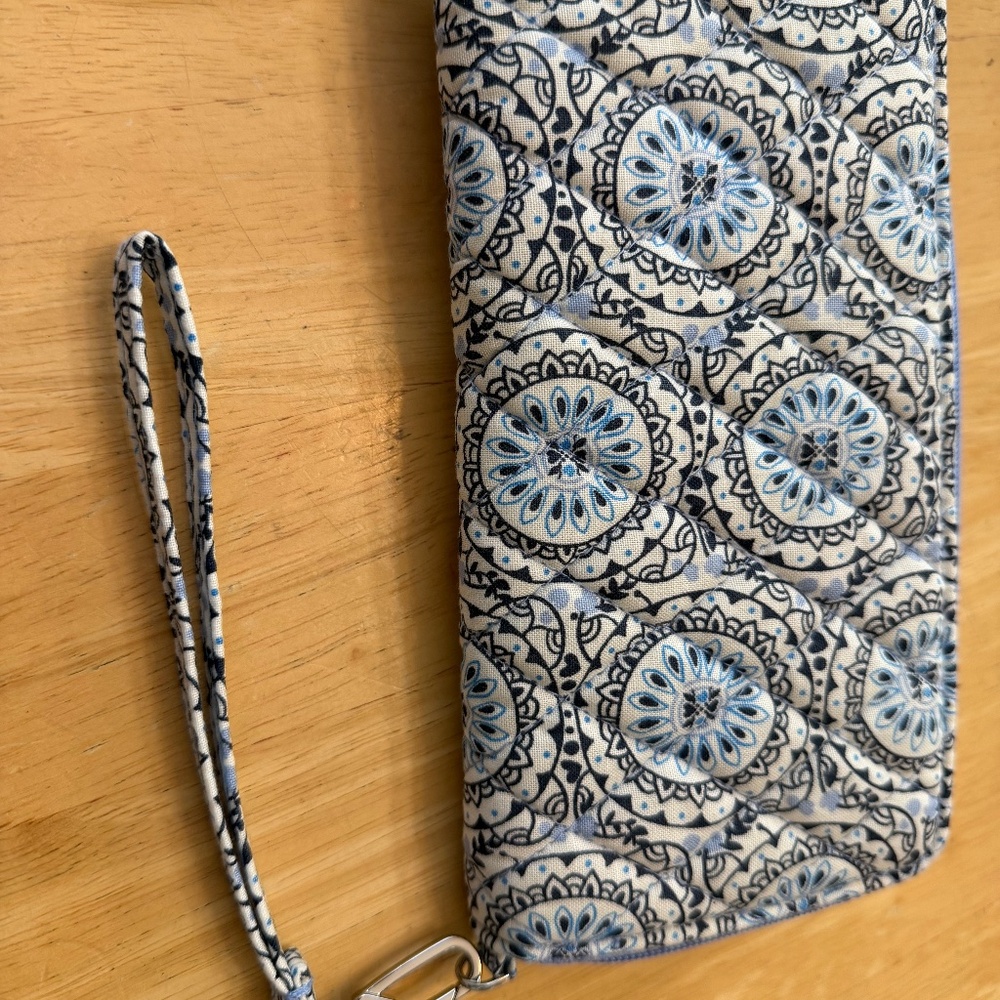 NWOT-Vera Bradley Outlet RFID Accordion Wristlet